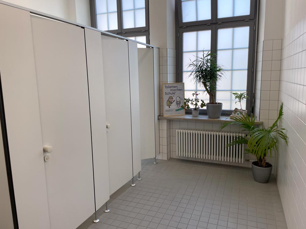 Saubere Schultoiletten in der Stielerschule in Münche - Magazin SCHULE